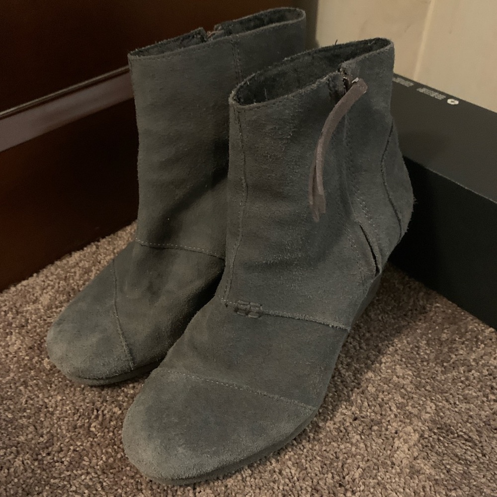 Toms Size 8 leather suede gray booties
